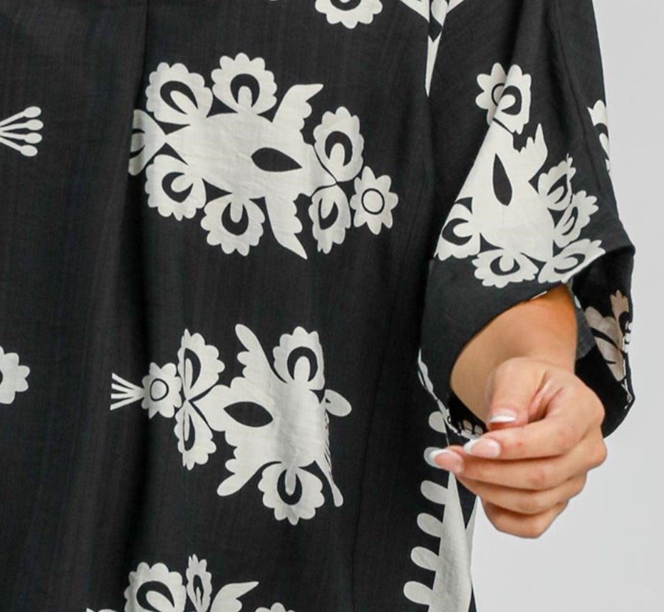 16-24 Size - Pretty in Paradise Black and White Tunic--------Sale