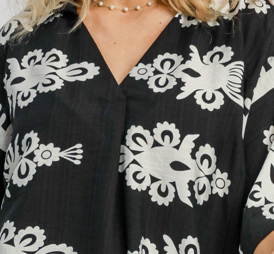 16-24 Size - Pretty in Paradise Black and White Tunic--------Sale