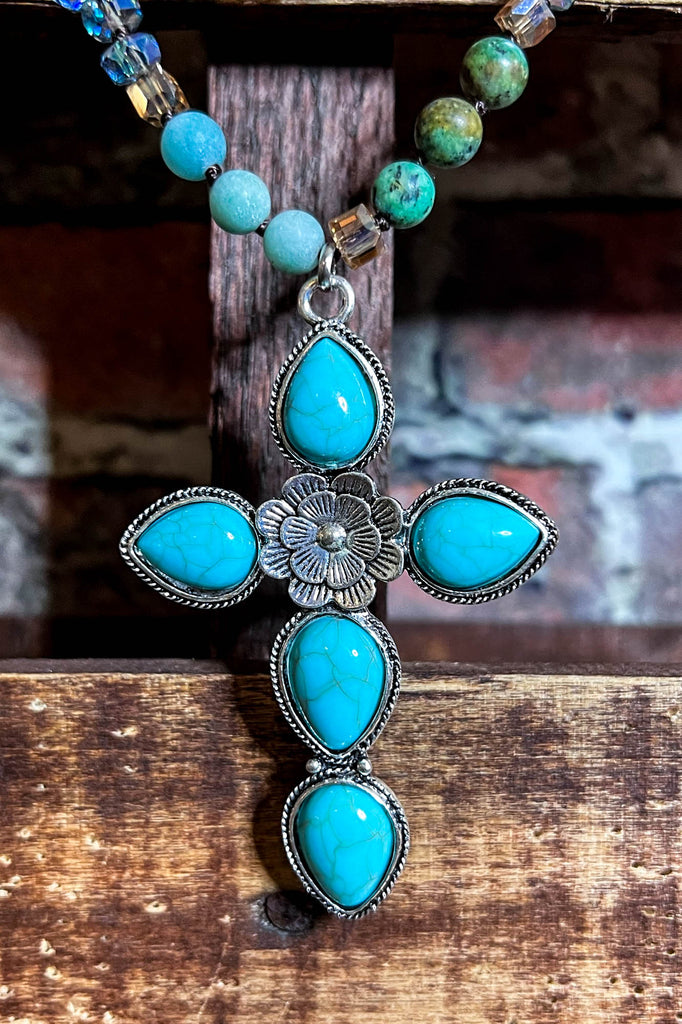 Sparkle Faith Natural Stones Necklace in Turquoise