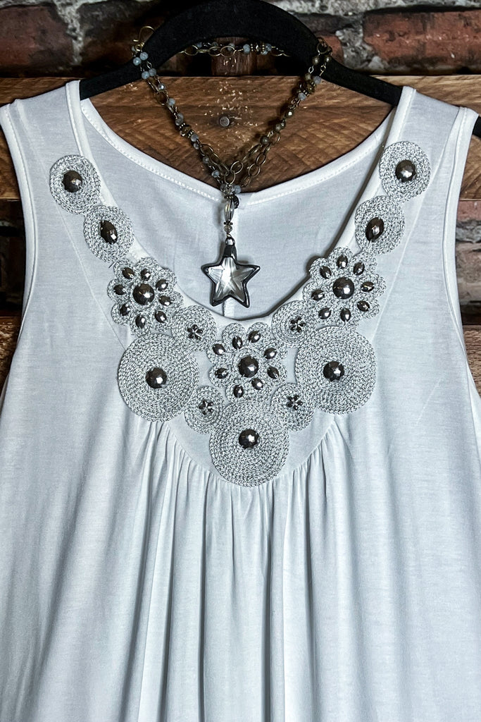 PERFECTLY DARLING WHITE SLEEVELESS TUNIC