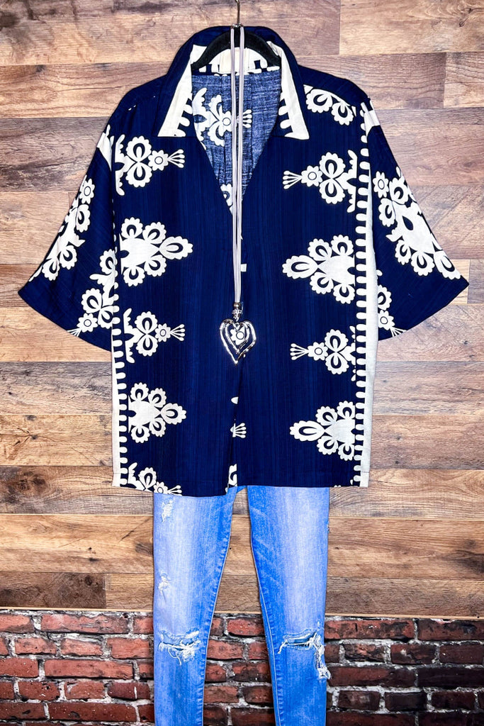 16-26 SIZE - Pretty in Paradise Navy and White Tunic -------- Size