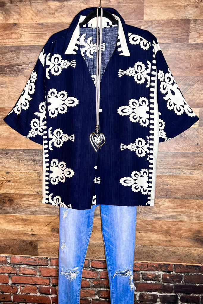 16-26 SIZE - Pretty in Paradise Navy and White Tunic -------- Size