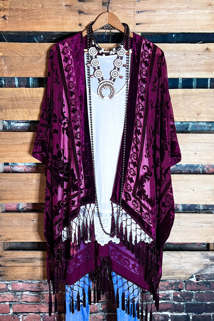 LA VIE BOHEME VELVET BURNOUT KIMONO BURGUNDY