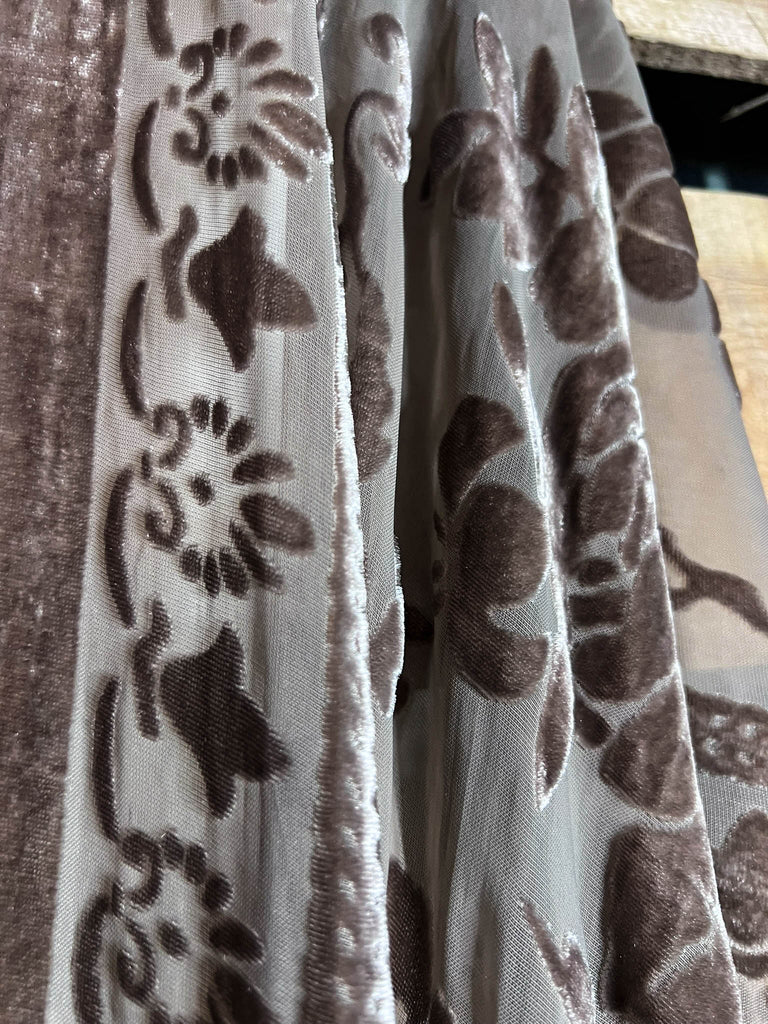 LA VIE BOHEME VELVET BURNOUT KIMONO TAUPE