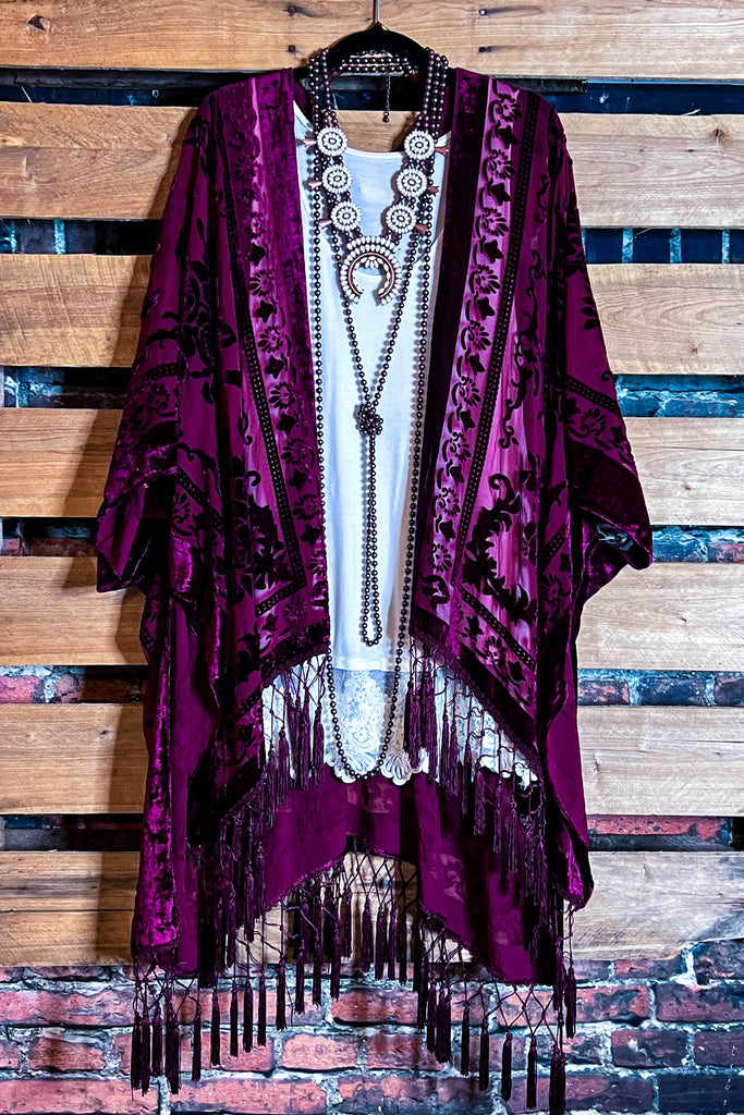 LA VIE BOHEME VELVET BURNOUT KIMONO BURGUNDY