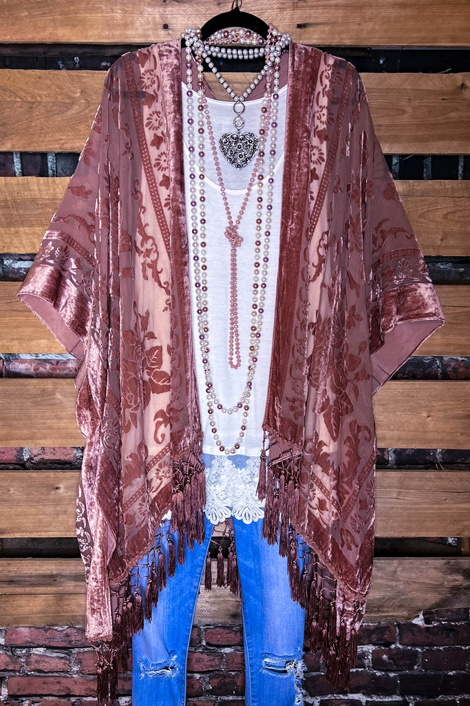 LA VIE BOHEME VELVET BURNOUT KIMONO IN BLUSH