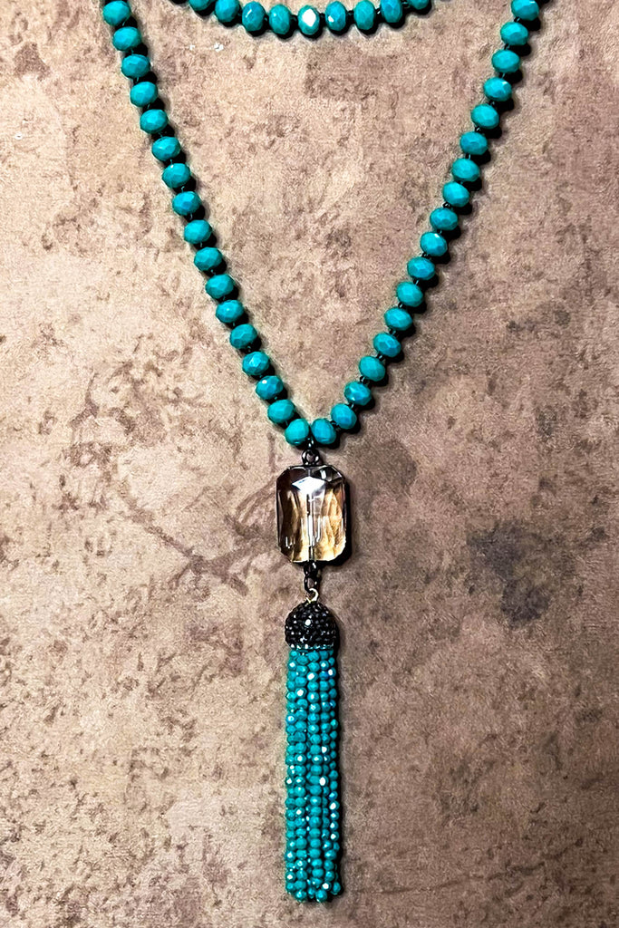 MAGICAL ENERGY CRYSTAL LONG NECKLACE IN GREEN EMERALD COLOR