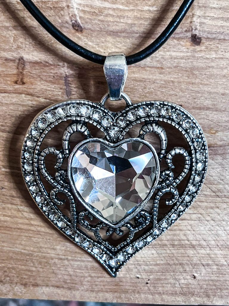 EASY TO LOVE HEART NECKLACE