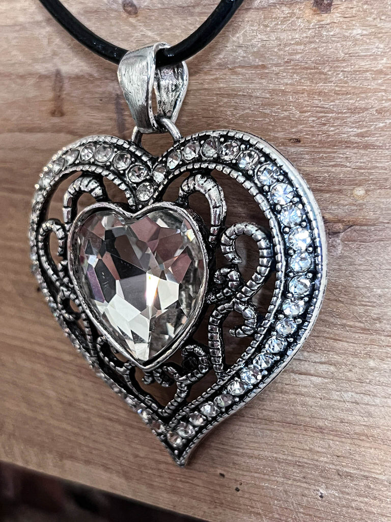 EASY TO LOVE HEART NECKLACE