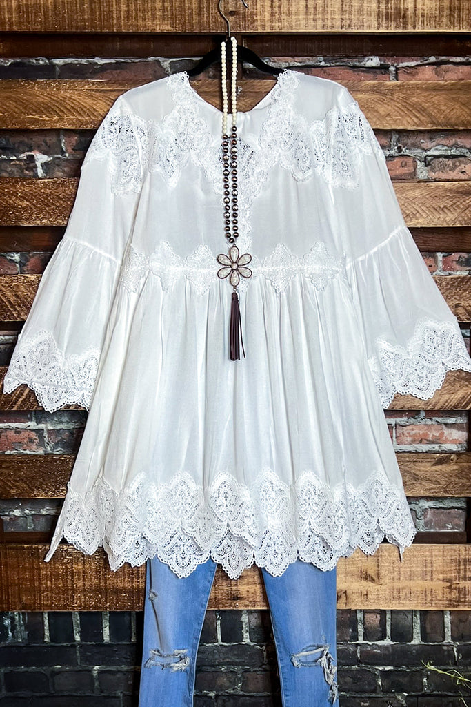 LIKE A LOVE SONG VINTAGE-INSPIRED TOP IN WHITE