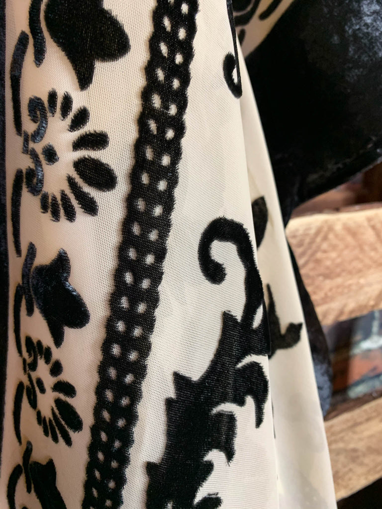 LA VIE BOHEME BLACK VELVET BURNOUT KIMONO