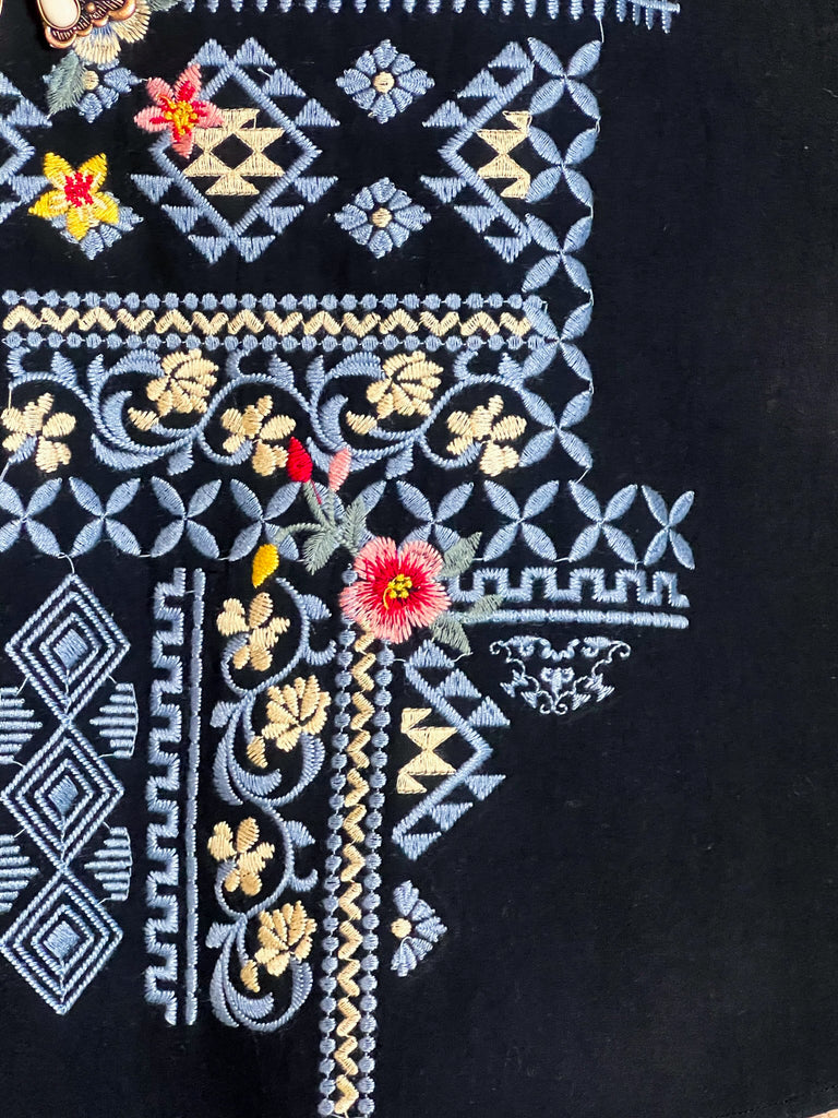 16-20 SIZE - 100% COTTON FLORAL BLOUSE IN BLACK --------SALE