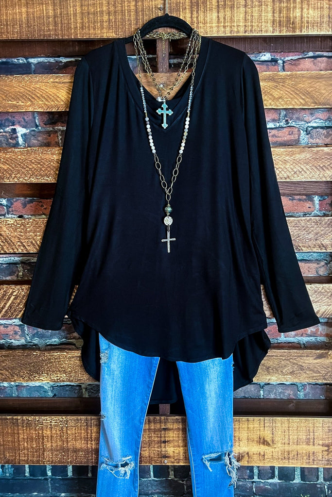 BASIC CASUAL T-SHIRT IN BLACK-------sale