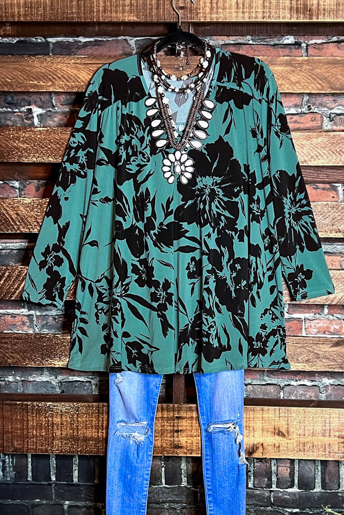 20-24 SIZE -  FLORAL TOP IN BLACK & GREEN------SALE