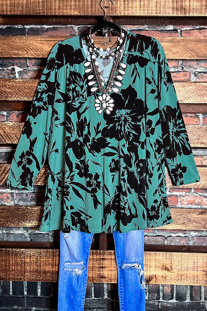 20-24 SIZE -  FLORAL TOP IN BLACK & GREEN------SALE