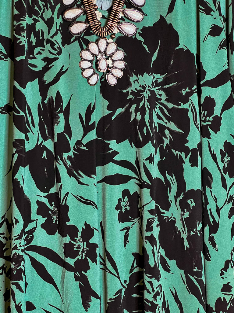20-24 SIZE -  FLORAL TOP IN BLACK & GREEN------SALE
