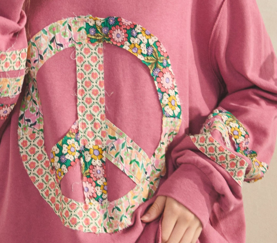 SWEET LIFE 100% COTTON PEACE & LOVE TOP IN PINK MAUVE