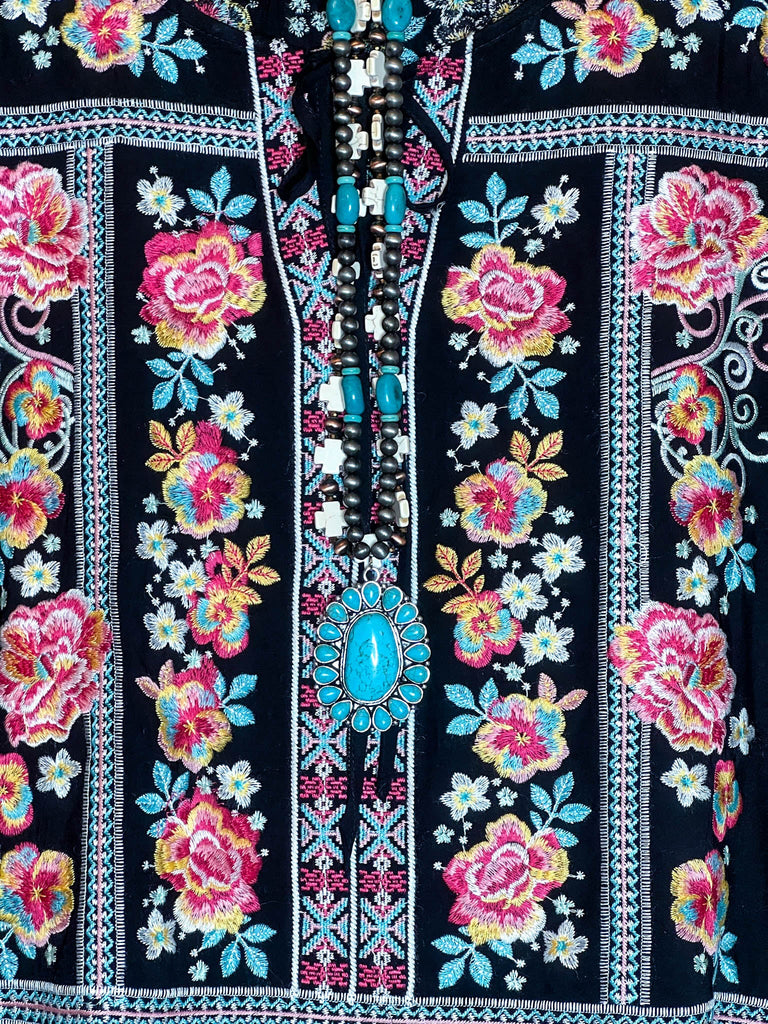 BEAUTY AND BLOOMS EMBROIDERED BLOUSE IN BLACK