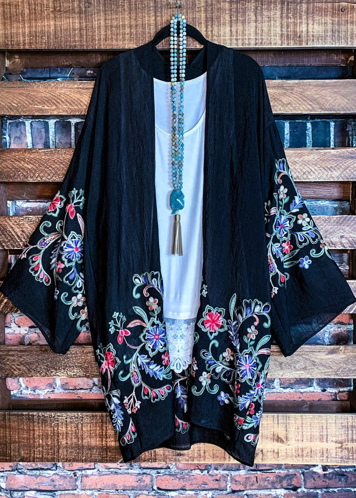 GO WITH GRACE FLORAL EMBROIDERED KIMONO IN BLACK