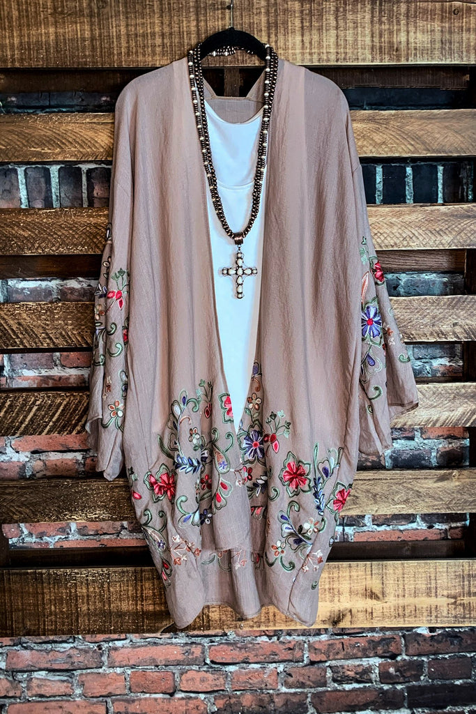 GO WITH GRACE FLORAL EMBROIDERED KIMONO IN MOCHA