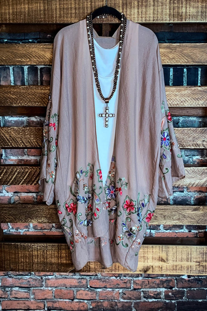 GO WITH GRACE FLORAL EMBROIDERED KIMONO IN MOCHA