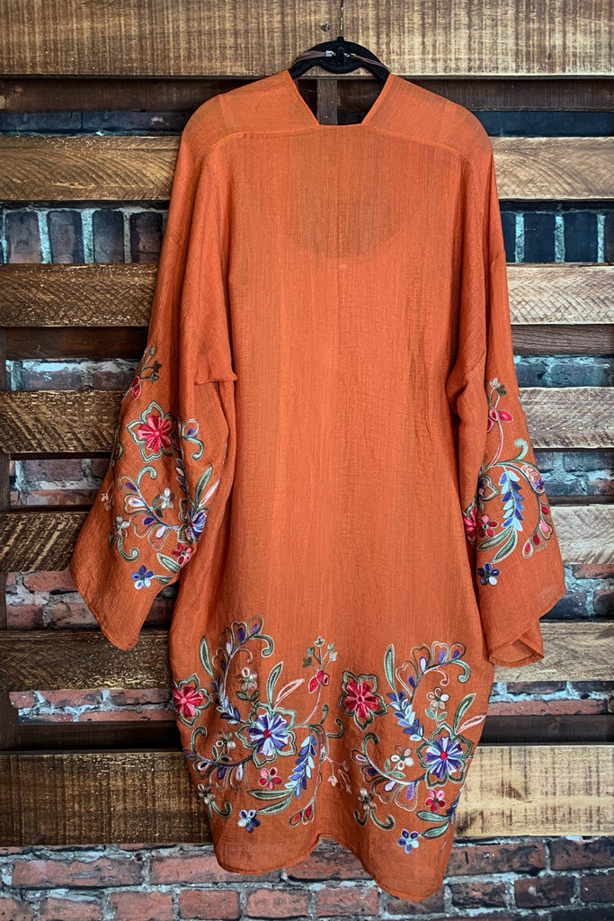 GO WITH GRACE FLORAL EMBROIDERED KIMONO IN RUST