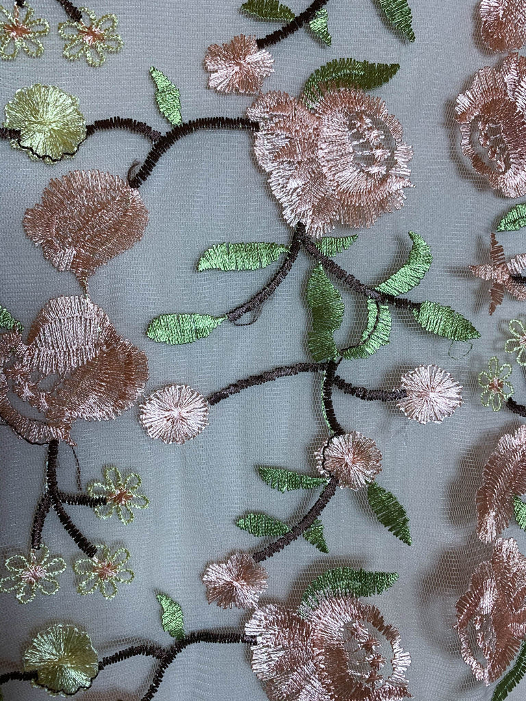 EMBROIDERED DRESS 6-8 SIZE----------SALE