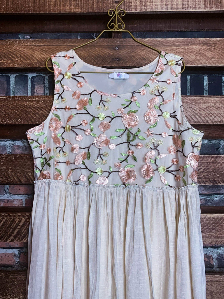 EMBROIDERED DRESS 6-8 SIZE----------SALE