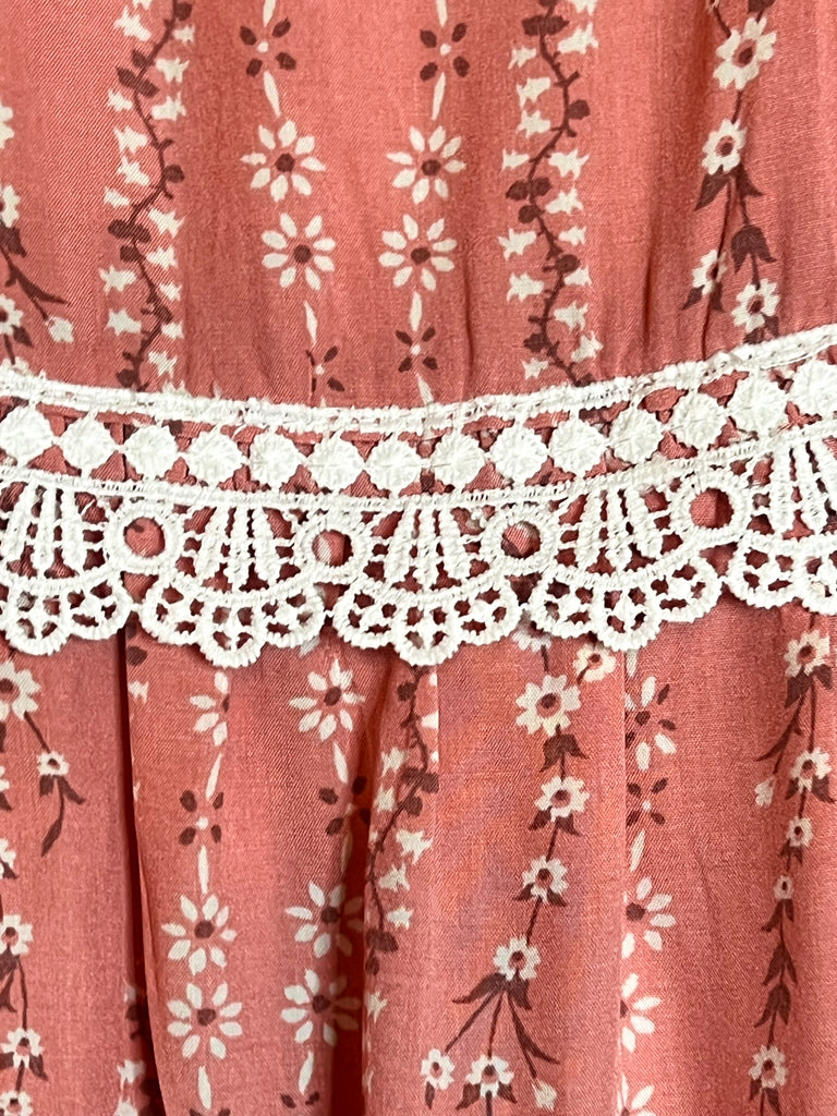 22-26 SIZE - FLORAL BABYDOLL TOP OVERSIZED IN ASH CORAL ------------ SALE