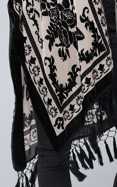 LA VIE BOHEME VELVET BURNOUT KIMONO IN BLACK