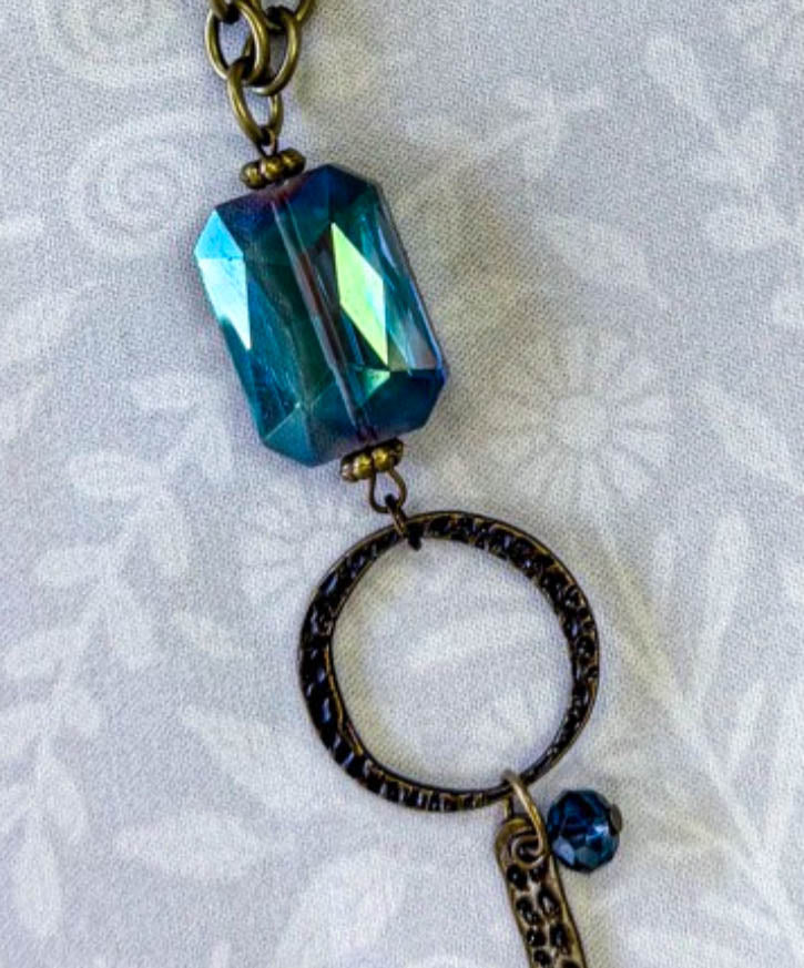 VICTORIAN VINTAGE INSPIRED CRYSTAL & METAL CROSS NECKLACE
