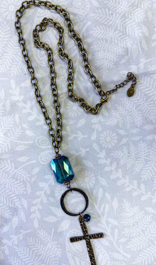 VICTORIAN VINTAGE INSPIRED CRYSTAL & METAL CROSS NECKLACE
