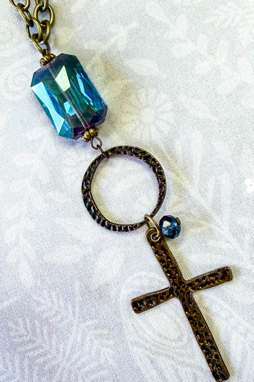 VICTORIAN VINTAGE INSPIRED CRYSTAL & METAL CROSS NECKLACE