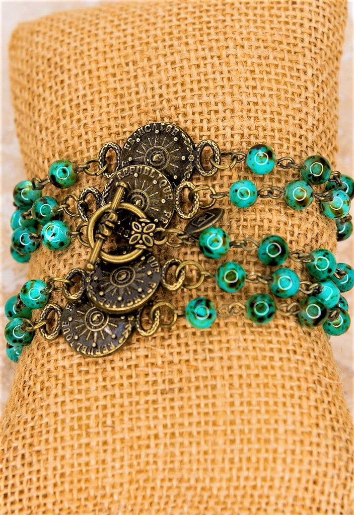 A FAIRYTALE NECKLACE TURQUOISE STONE BEADS