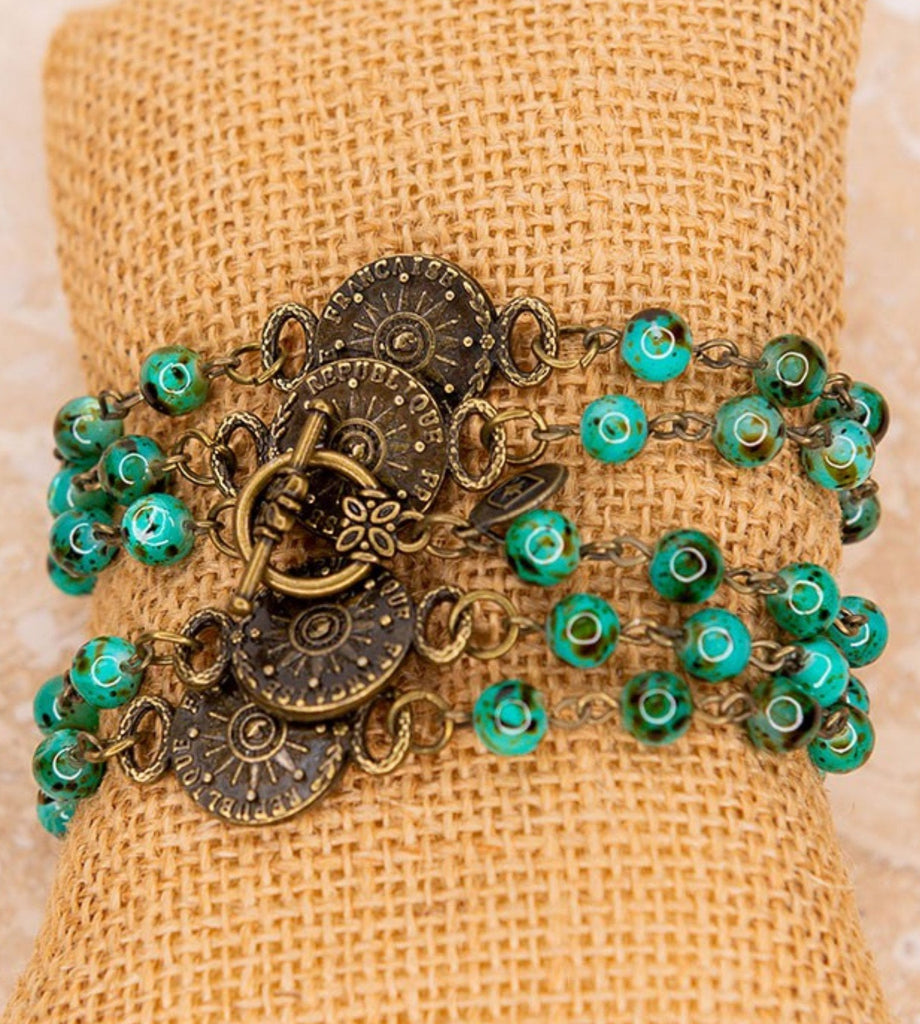 A FAIRYTALE NECKLACE TURQUOISE STONE BEADS
