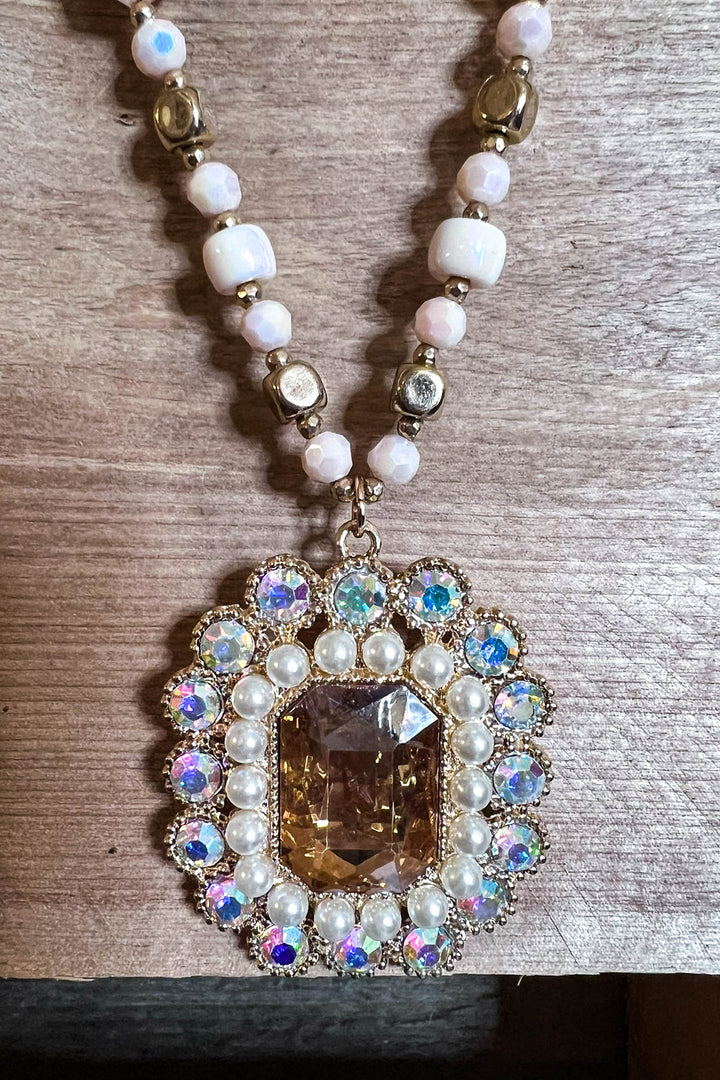 TOUCH OF BEAUTTY NECKLACE