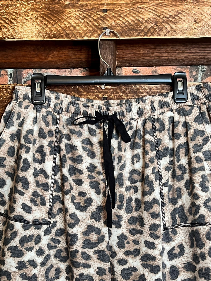 COMFY SOFT LEOPARD PRINT 1X 2X 3X SHORT IN BROWN-------SALE