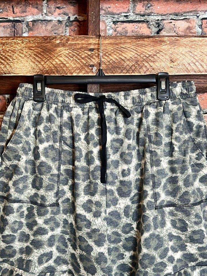 3X COMFY SOFT LEOPARD PRINT 3X  SHORT IN OLIVE -----SALE