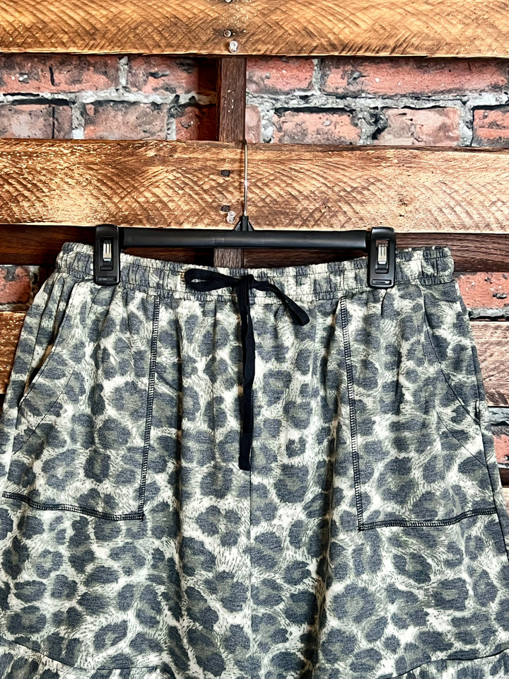 3X COMFY SOFT LEOPARD PRINT 3X  SHORT IN OLIVE -----SALE