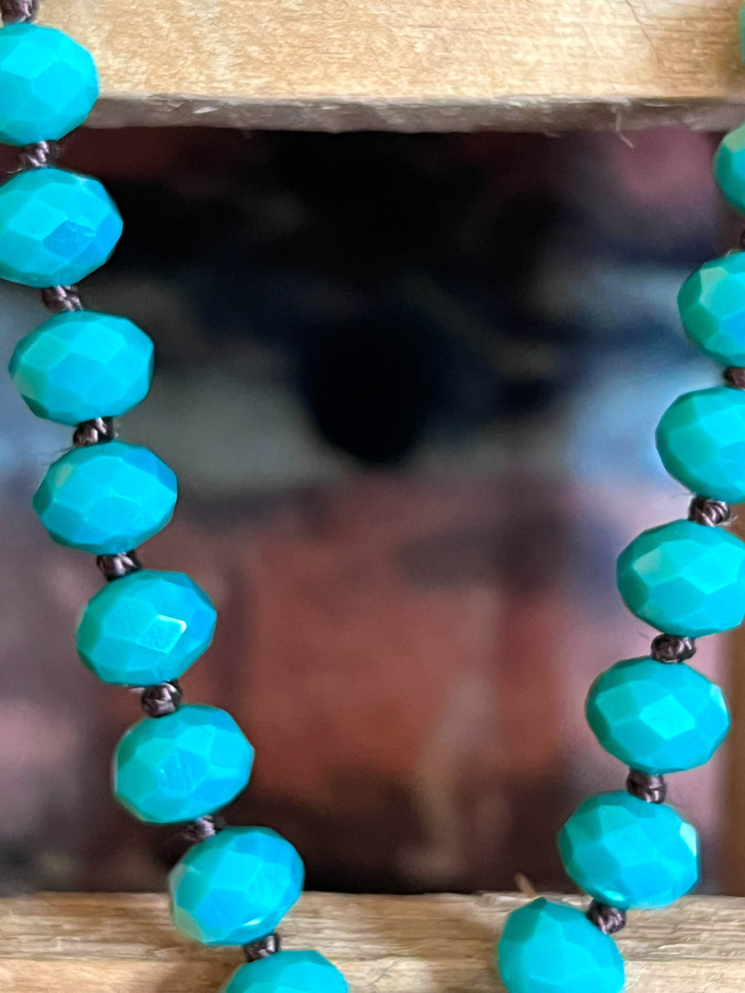 MAGICAL ENERGY CRYSTAL LONG NECKLACE IN GREEN EMERALD COLOR