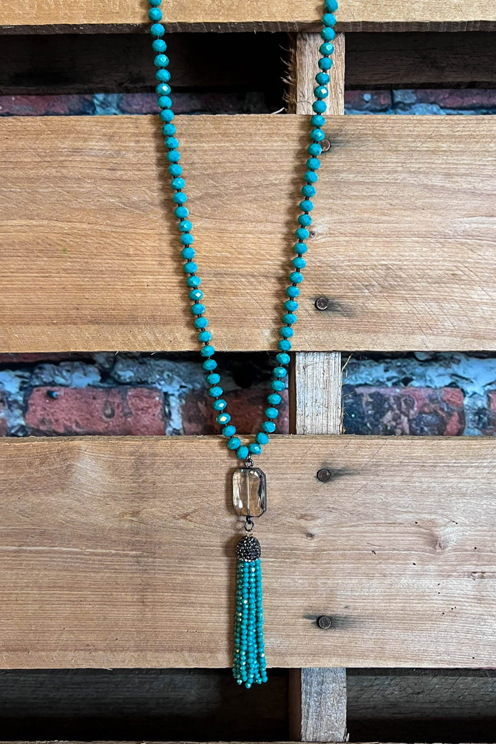 MAGICAL ENERGY CRYSTAL LONG NECKLACE IN GREEN EMERALD COLOR