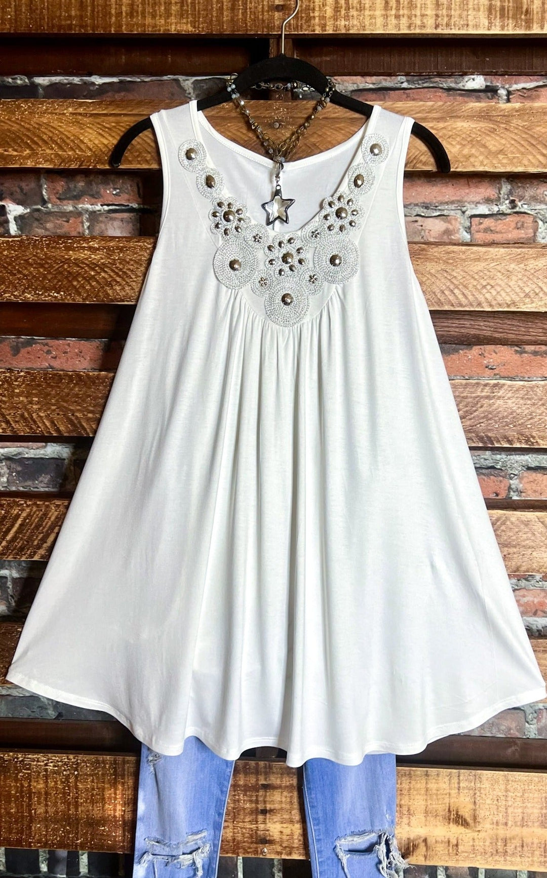 PERFECTLY DARLING WHITE SLEEVELESS TUNIC