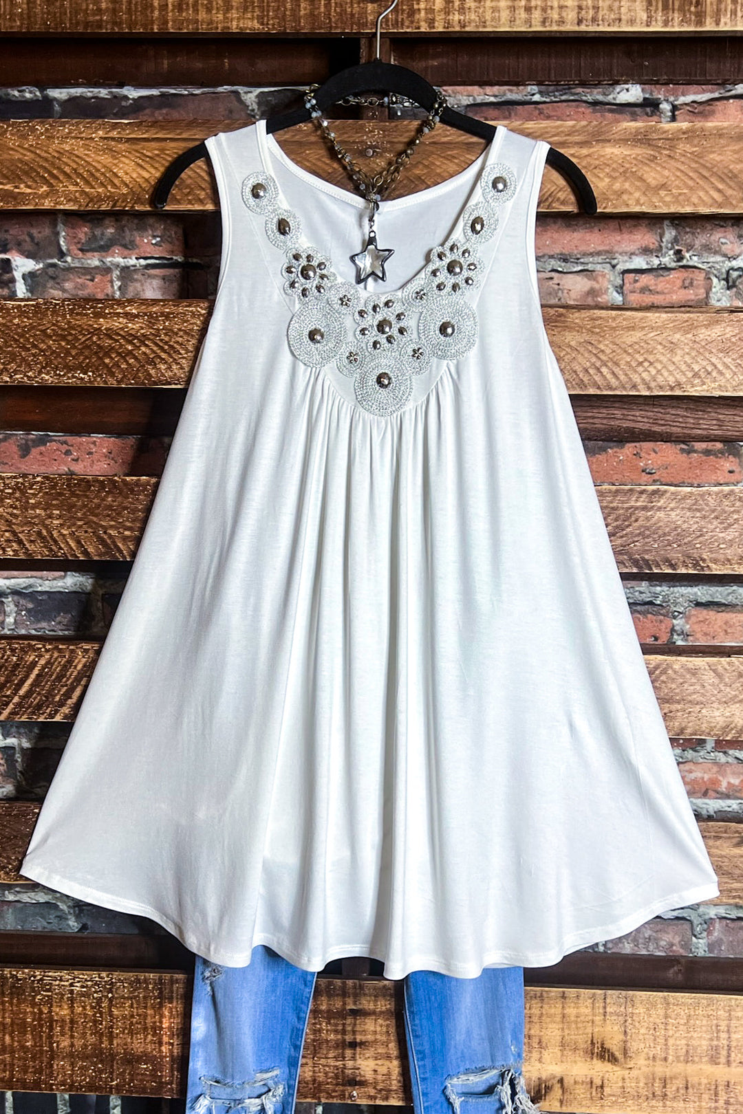 PERFECTLY DARLING WHITE SLEEVELESS TUNIC