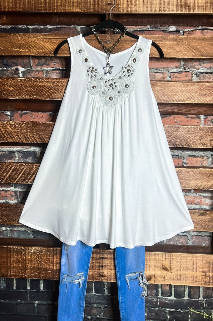 PERFECTLY DARLING SLEEVELESS TUNIC IN OFF WHITE