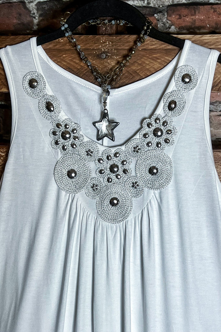 PERFECTLY DARLING WHITE SLEEVELESS TUNIC