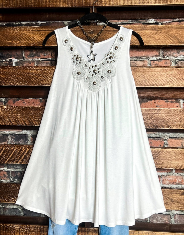 PERFECTLY DARLING WHITE SLEEVELESS TUNIC