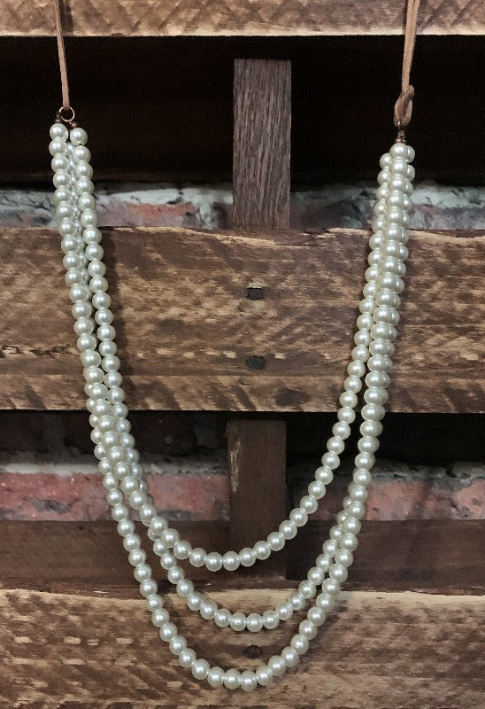 MAGIC TOUCH ON ME PEARLS LAYERED NECKLACE