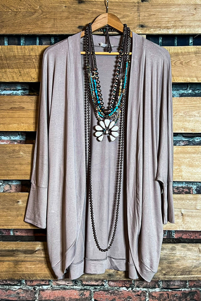EVERY MOMENT LIGHTWEIGHT CARDIGAN IN LIGHT MOCHA