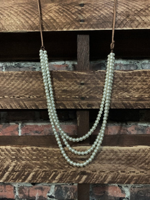 MAGIC TOUCH ON ME PEARLS LAYERED NECKLACE