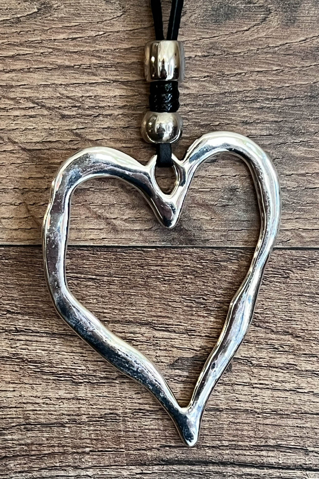 SEDONA GYPSY HEART NECKLACE & EARRING SET SILVER COLOR